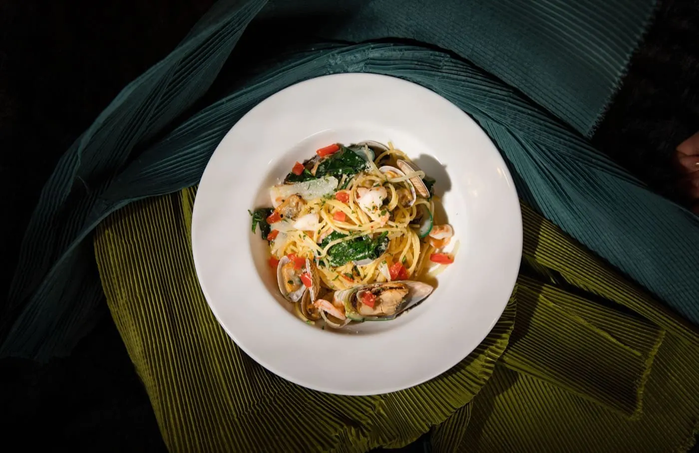 Spaghetti alle vongole appena serviti